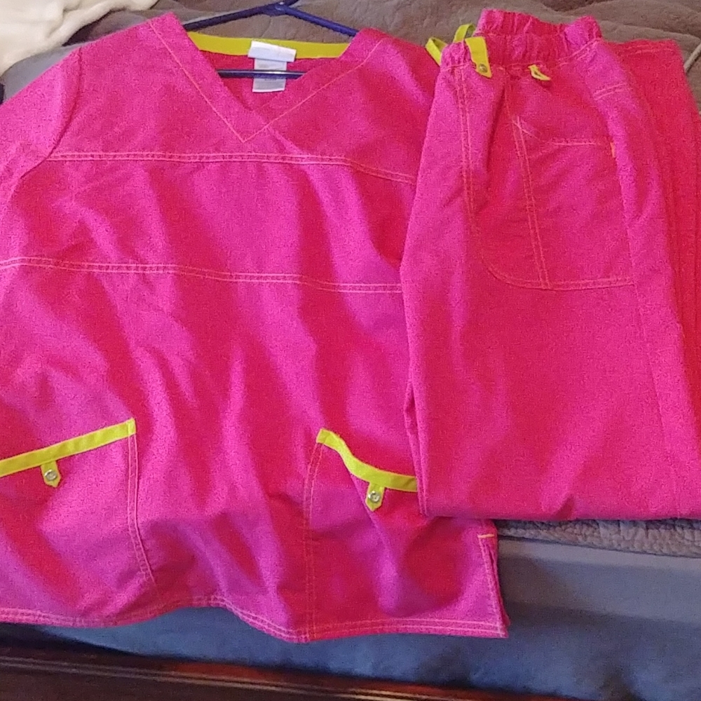 Scrub set